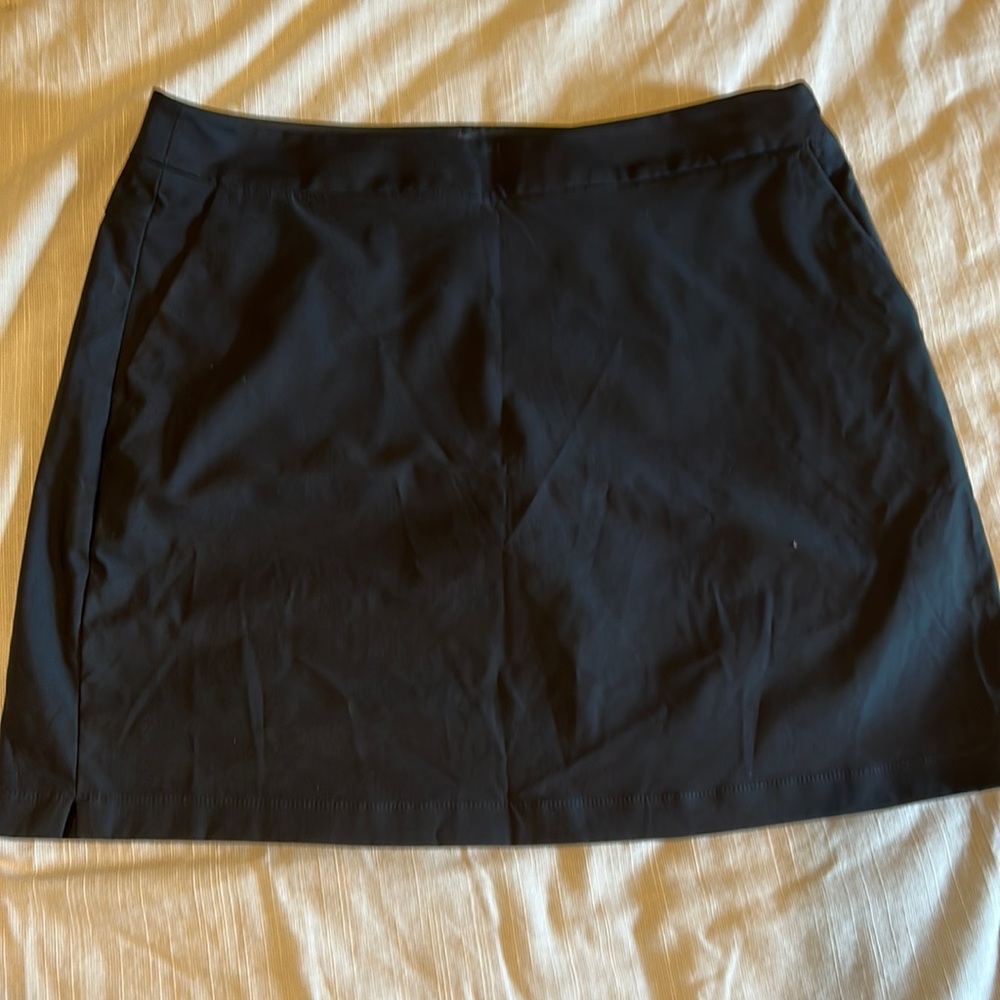 Nike size 6 black golf skirt with spandex shorts.